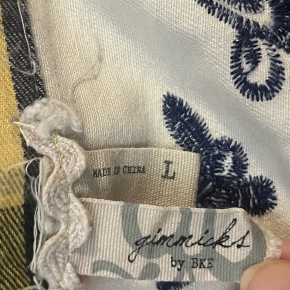 Gimmicks by BKE Top Shirt Yellow Plaid Studded Size L Large - Picture 3 of 4